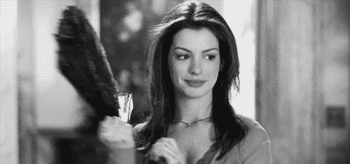 anne hathaway fun GIF-source.gif